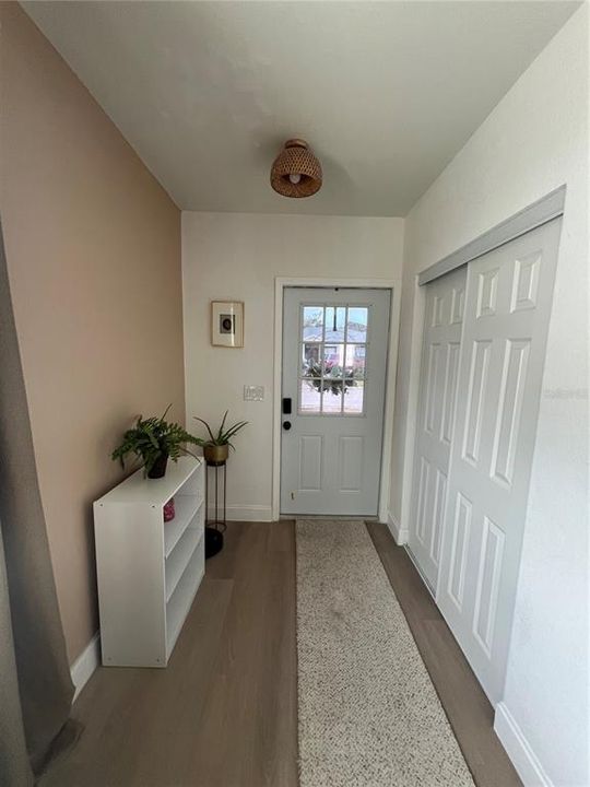 Active With Contract: $242,000 (2 beds, 1 baths, 763 Square Feet)