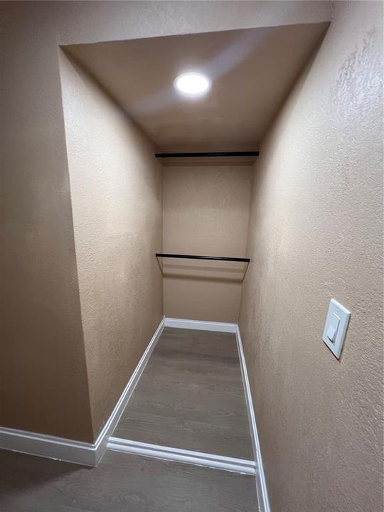 Active With Contract: $242,000 (2 beds, 1 baths, 763 Square Feet)