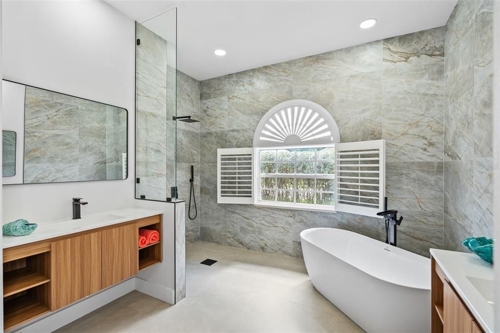 For Sale: $815,000 (3 beds, 2 baths, 2518 Square Feet)