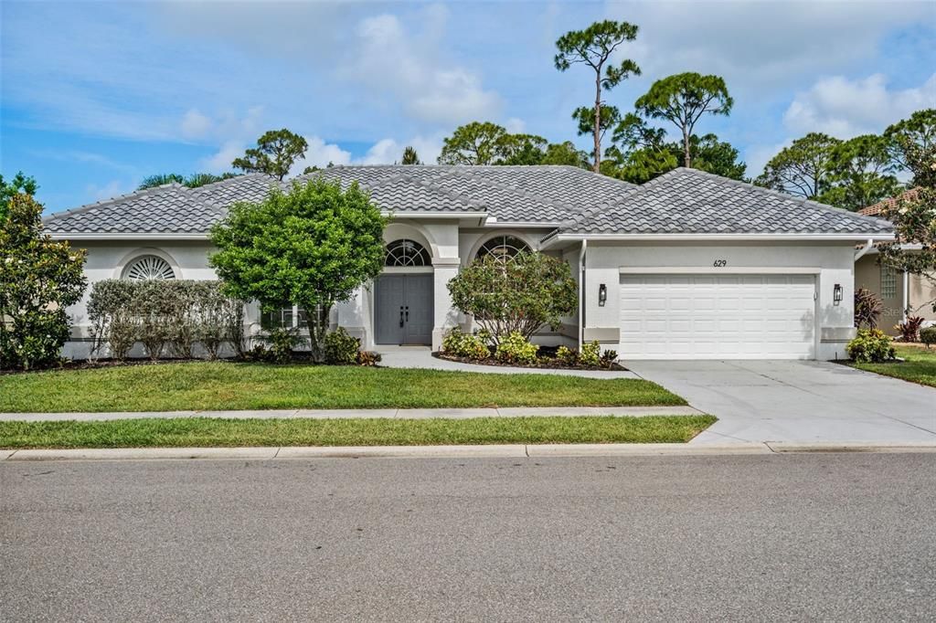 For Sale: $815,000 (3 beds, 2 baths, 2518 Square Feet)