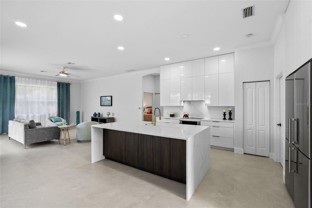 For Sale: $815,000 (3 beds, 2 baths, 2518 Square Feet)