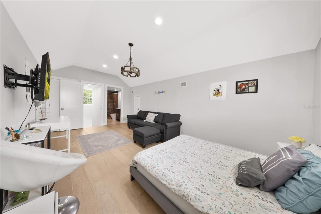 Activo con contrato: $3,350,000 (6 camas, 6 baños, 5283 Pies cuadrados)