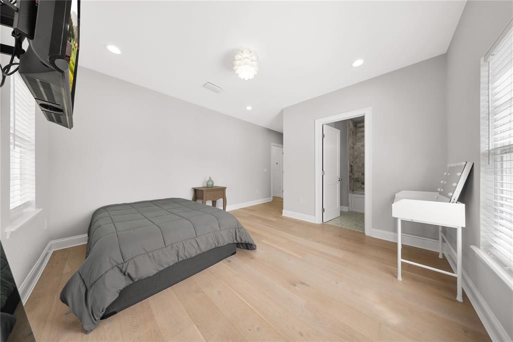 Activo con contrato: $3,350,000 (6 camas, 6 baños, 5283 Pies cuadrados)