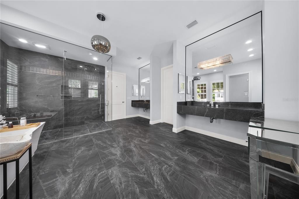 Activo con contrato: $3,350,000 (6 camas, 6 baños, 5283 Pies cuadrados)