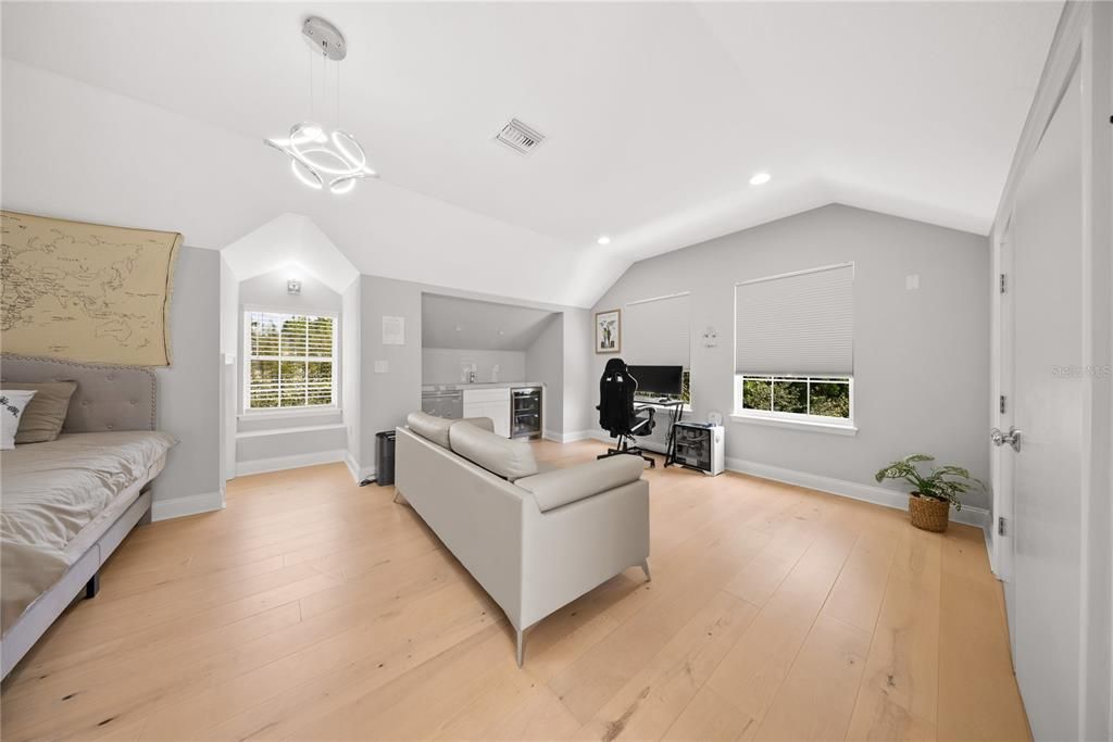 Activo con contrato: $3,350,000 (6 camas, 6 baños, 5283 Pies cuadrados)