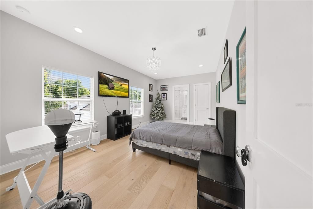 Activo con contrato: $3,350,000 (6 camas, 6 baños, 5283 Pies cuadrados)