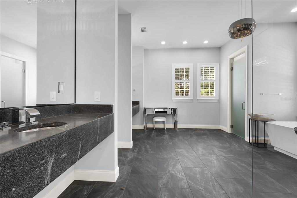 Activo con contrato: $3,350,000 (6 camas, 6 baños, 5283 Pies cuadrados)