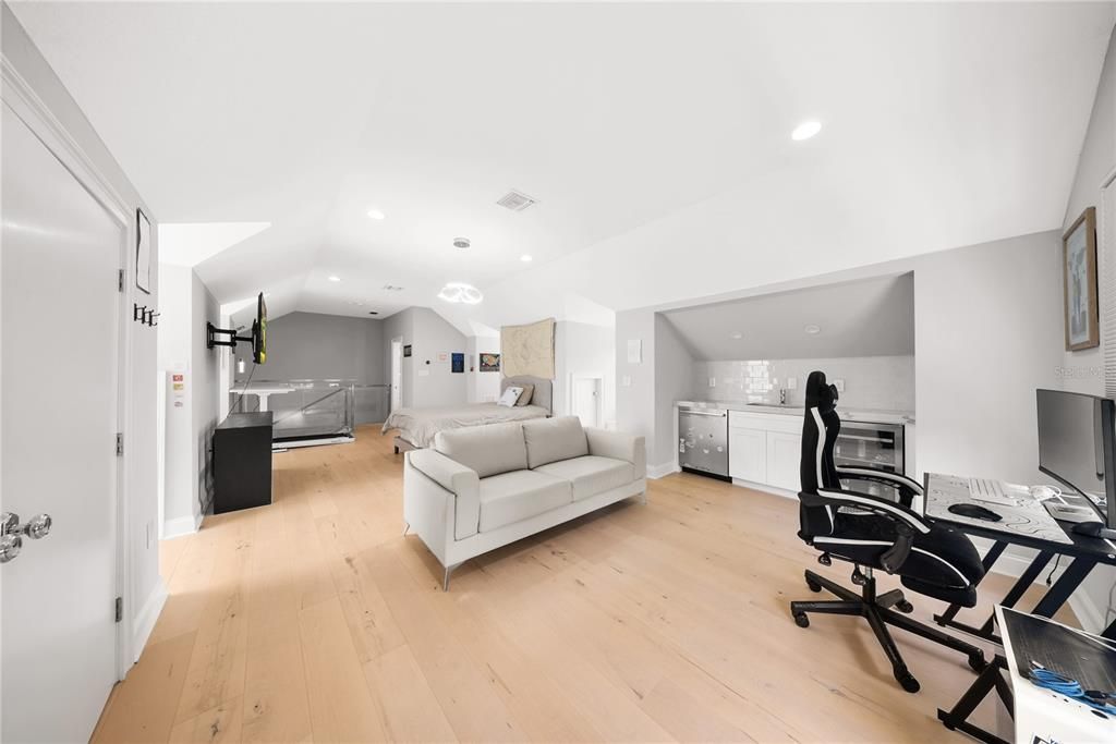 Activo con contrato: $3,350,000 (6 camas, 6 baños, 5283 Pies cuadrados)