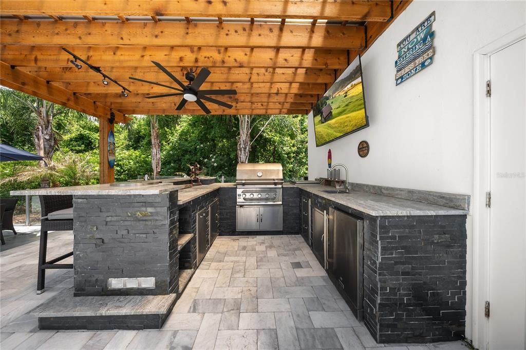 Activo con contrato: $3,350,000 (6 camas, 6 baños, 5283 Pies cuadrados)