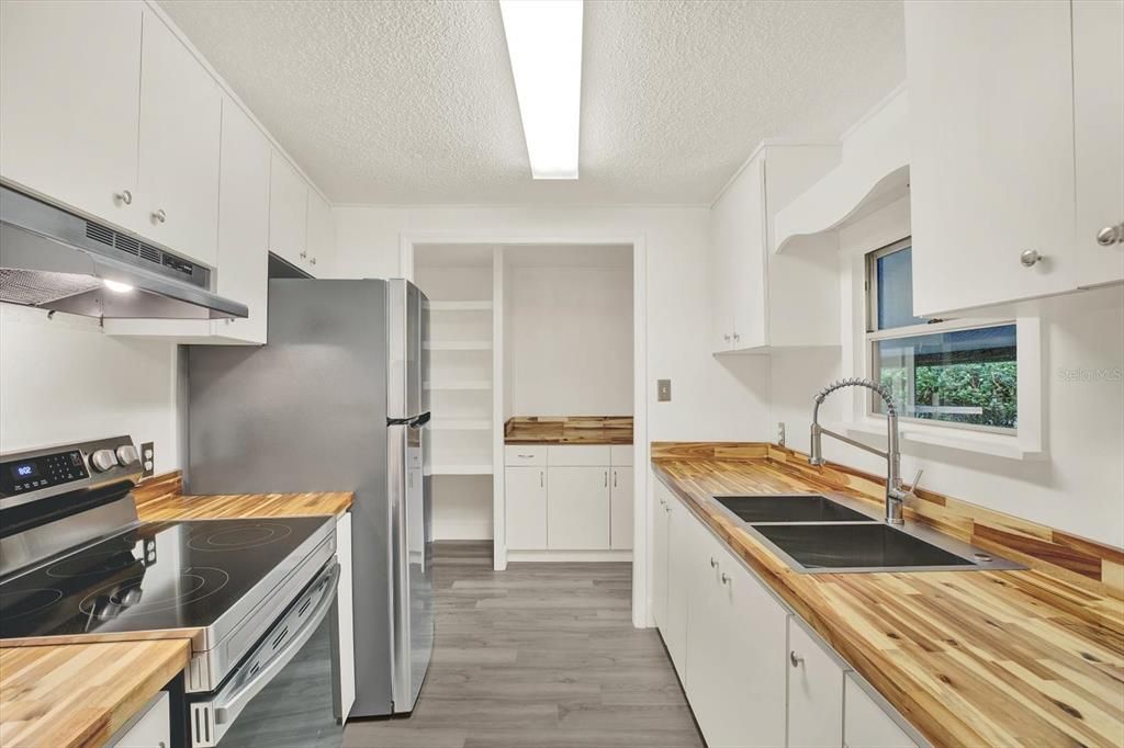For Sale: $160,000 (2 beds, 2 baths, 960 Square Feet)