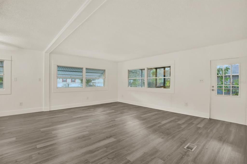For Sale: $160,000 (2 beds, 2 baths, 960 Square Feet)