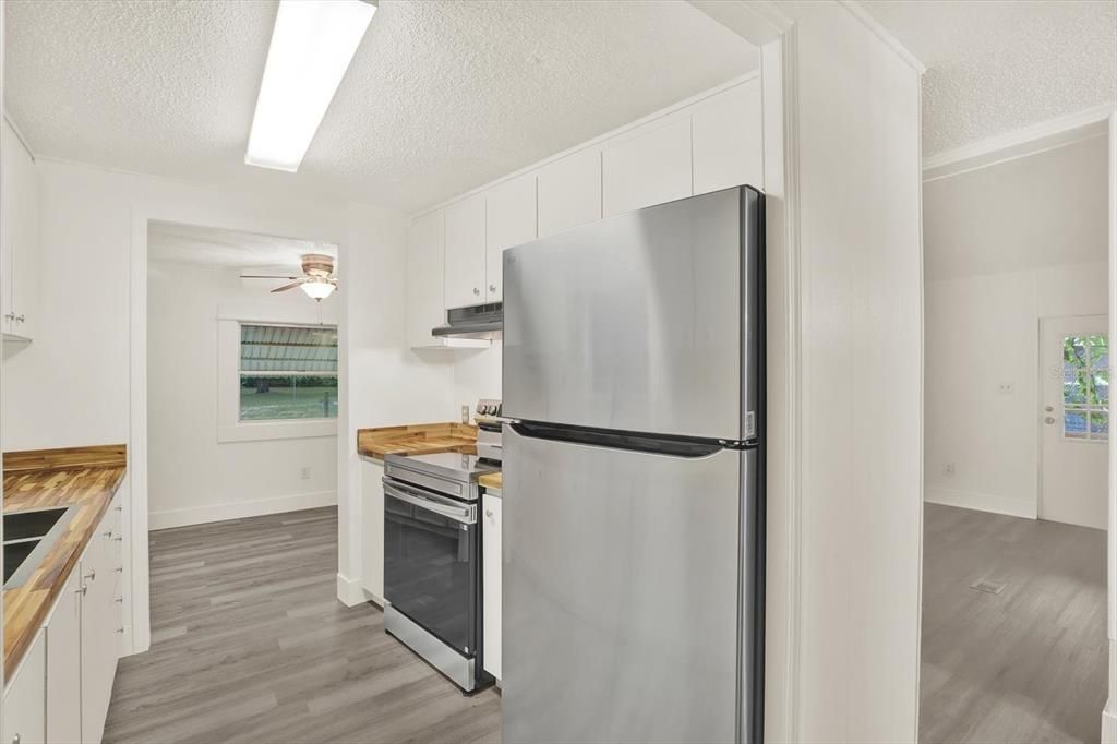 For Sale: $160,000 (2 beds, 2 baths, 960 Square Feet)