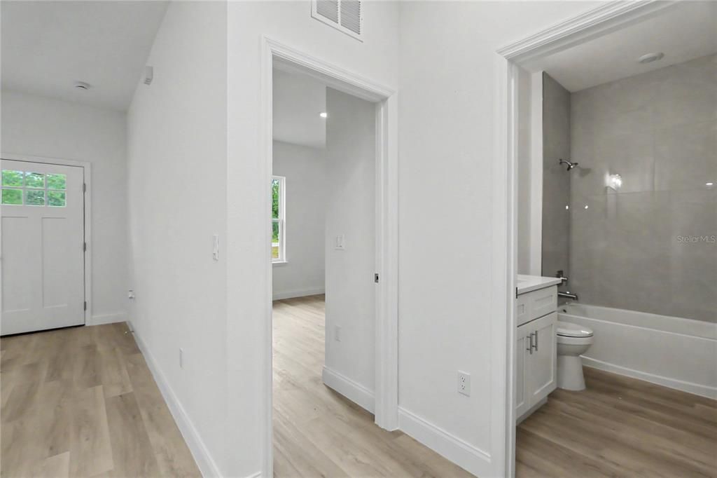 На продажу: $254,900 (3 спален, 2 ванн, 1427 Квадратных фут)