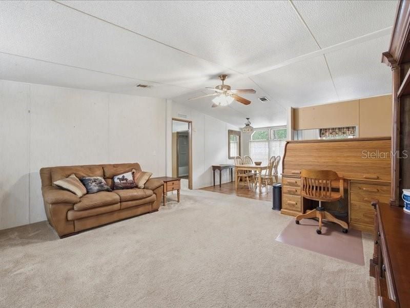 For Sale: $385,000 (2 beds, 2 baths, 1040 Square Feet)