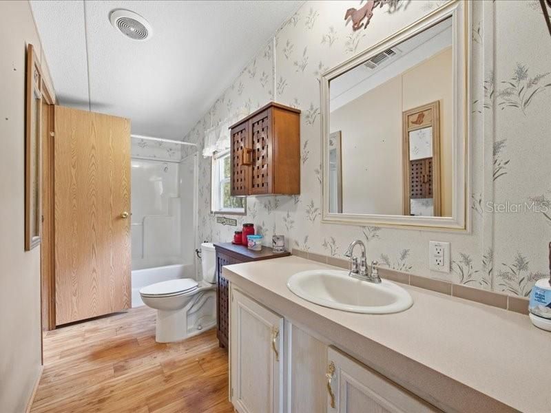 For Sale: $385,000 (2 beds, 2 baths, 1040 Square Feet)