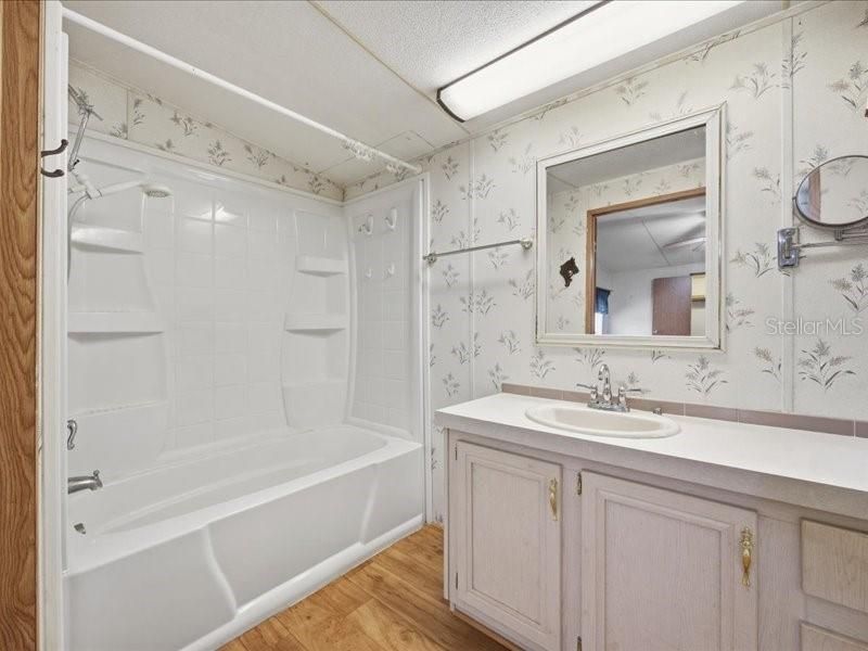 For Sale: $385,000 (2 beds, 2 baths, 1040 Square Feet)