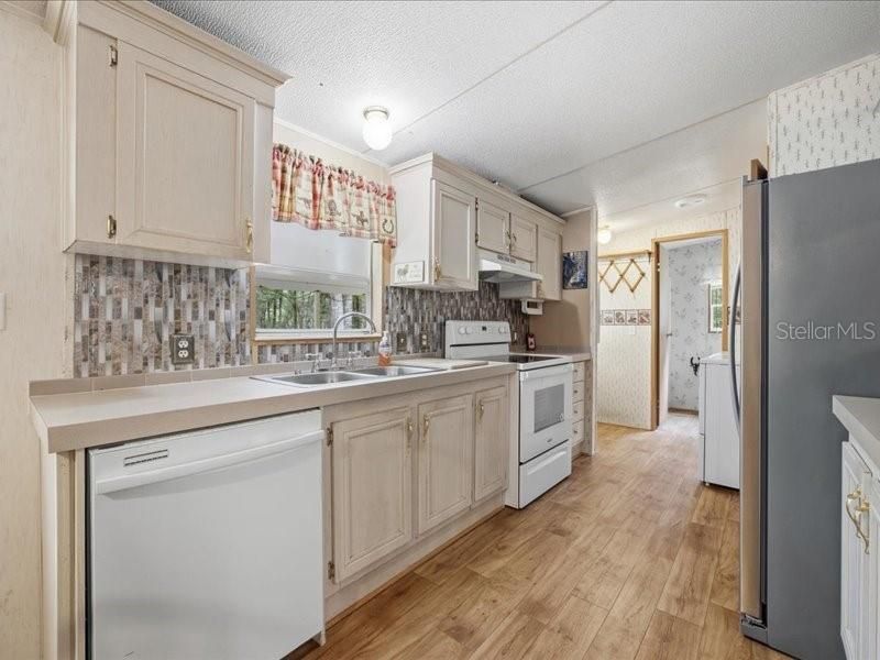 For Sale: $385,000 (2 beds, 2 baths, 1040 Square Feet)