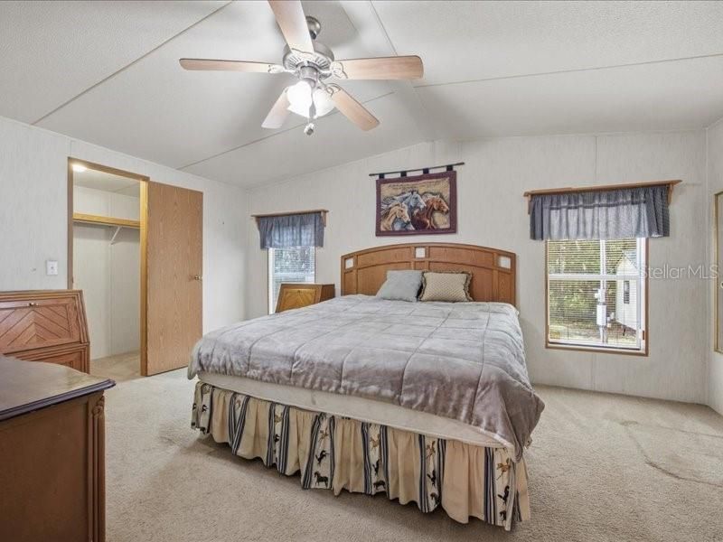 For Sale: $385,000 (2 beds, 2 baths, 1040 Square Feet)