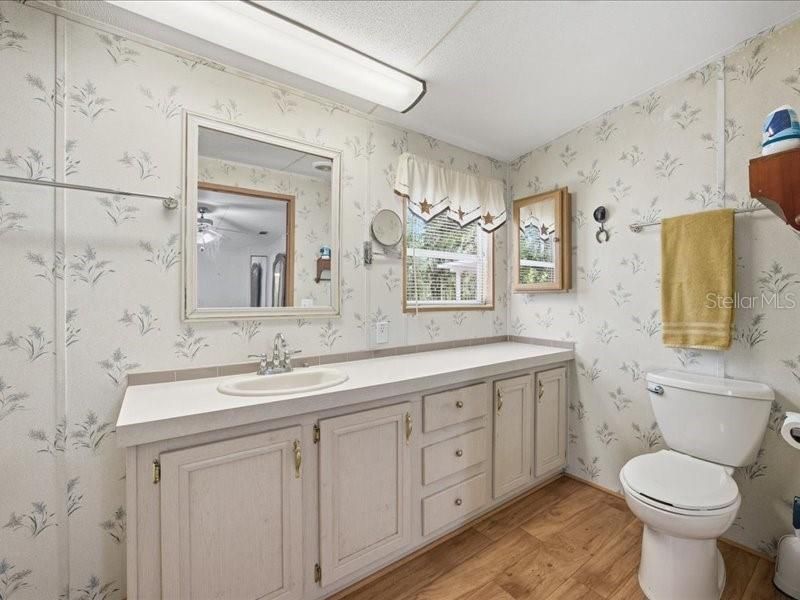 For Sale: $385,000 (2 beds, 2 baths, 1040 Square Feet)