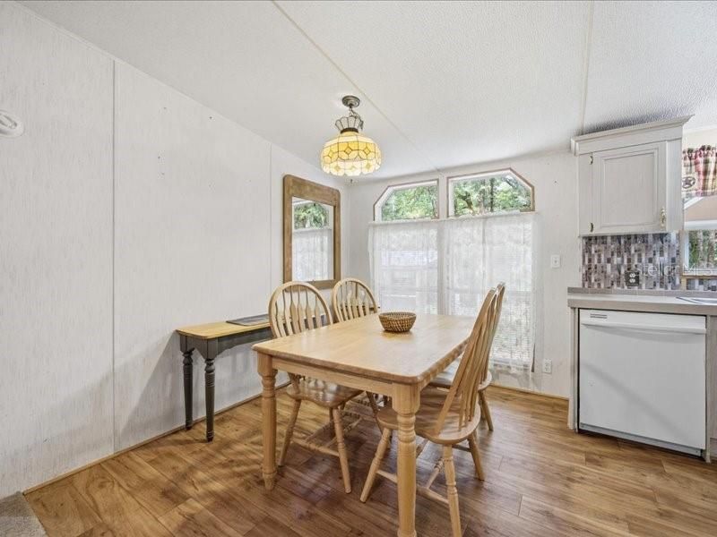 For Sale: $385,000 (2 beds, 2 baths, 1040 Square Feet)