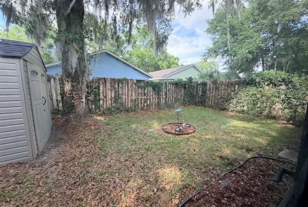Activo con contrato: $215,900 (3 camas, 2 baños, 1329 Pies cuadrados)