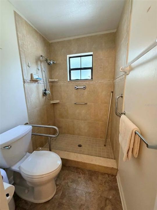 Activo con contrato: $215,900 (3 camas, 2 baños, 1329 Pies cuadrados)
