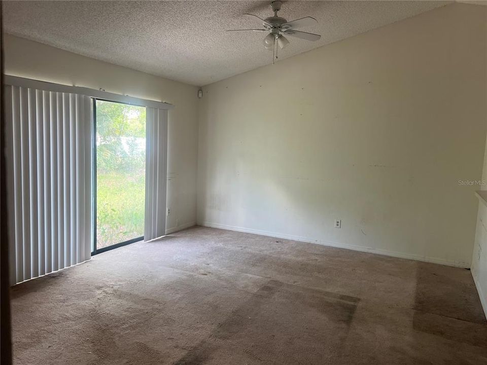 Active With Contract: $230,000 (3 beds, 2 baths, 1098 Square Feet)
