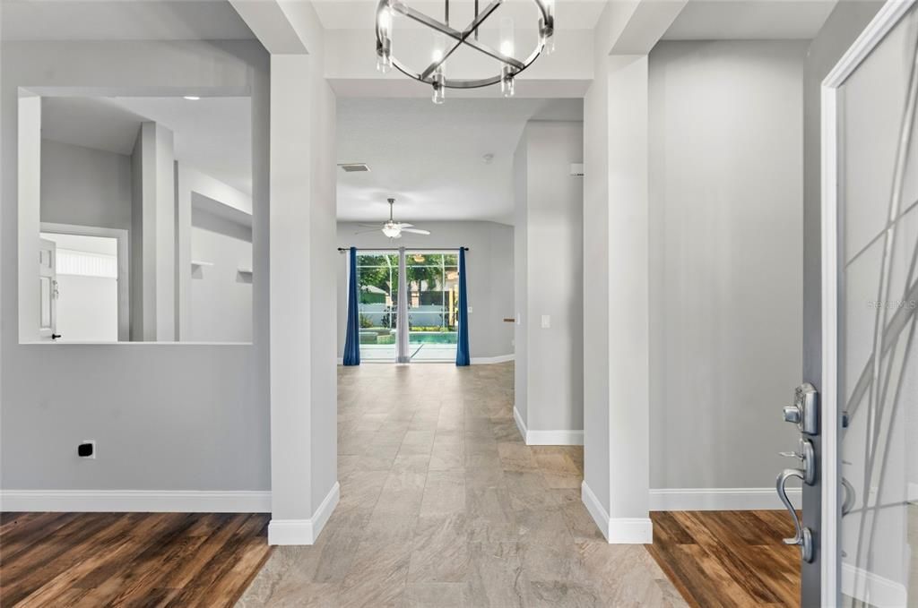 Activo con contrato: $525,000 (3 camas, 3 baños, 2444 Pies cuadrados)
