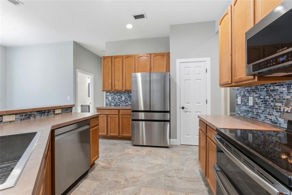 Activo con contrato: $525,000 (3 camas, 3 baños, 2444 Pies cuadrados)