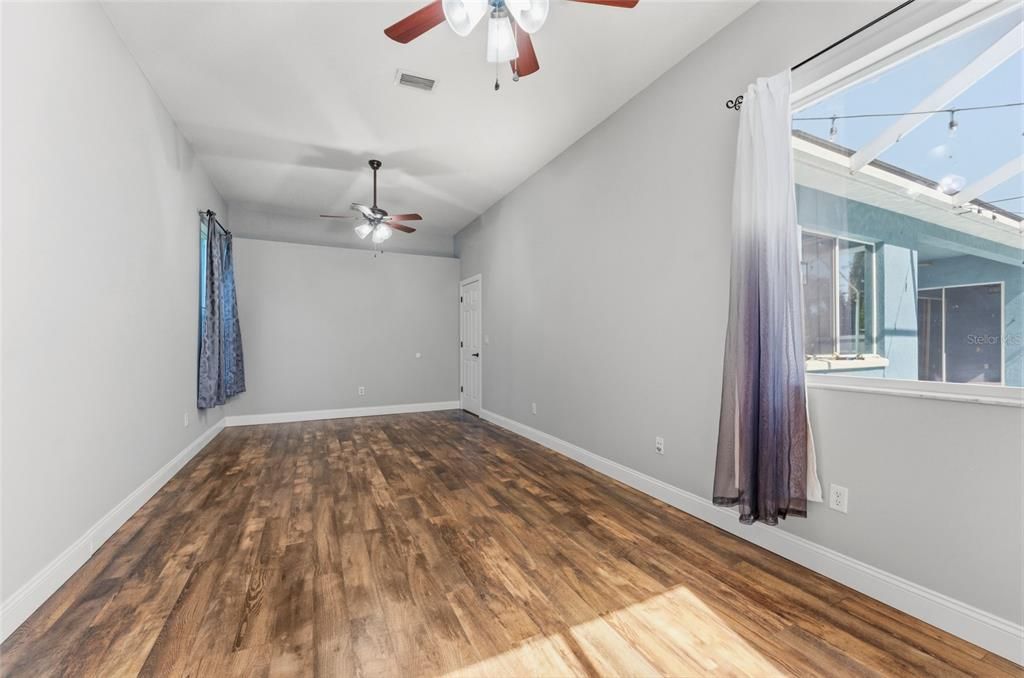 Activo con contrato: $525,000 (3 camas, 3 baños, 2444 Pies cuadrados)