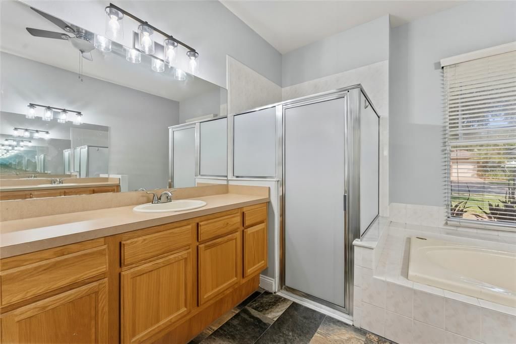 Activo con contrato: $525,000 (3 camas, 3 baños, 2444 Pies cuadrados)
