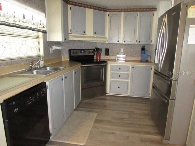 For Sale: $189,900 (2 beds, 2 baths, 1248 Square Feet)