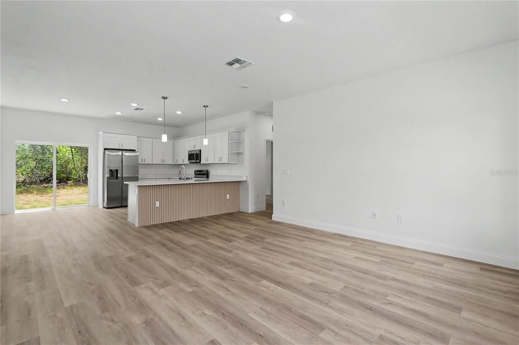 For Sale: $253,900 (3 beds, 2 baths, 1427 Square Feet)