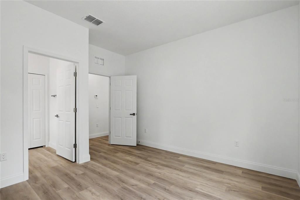 For Sale: $253,900 (3 beds, 2 baths, 1427 Square Feet)