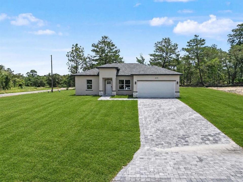 For Sale: $253,900 (3 beds, 2 baths, 1427 Square Feet)