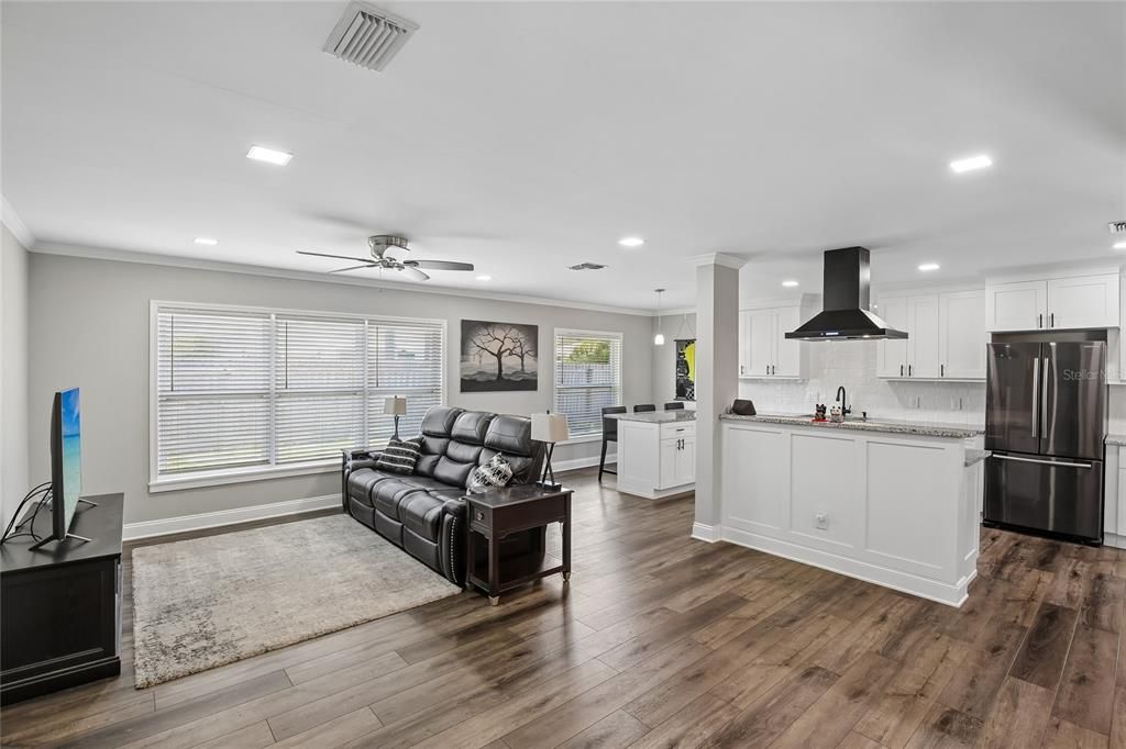 En Venta: $659,900 (4 camas, 3 baños, 2682 Pies cuadrados)