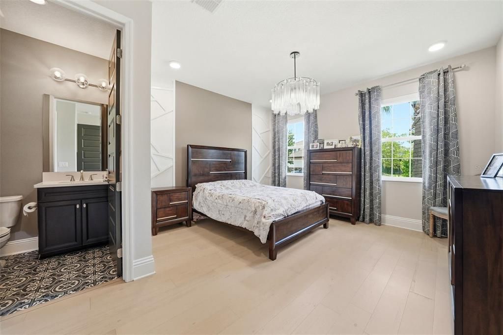 На продажу: $1,399,900 (5 спален, 4 ванн, 4429 Квадратных фут)