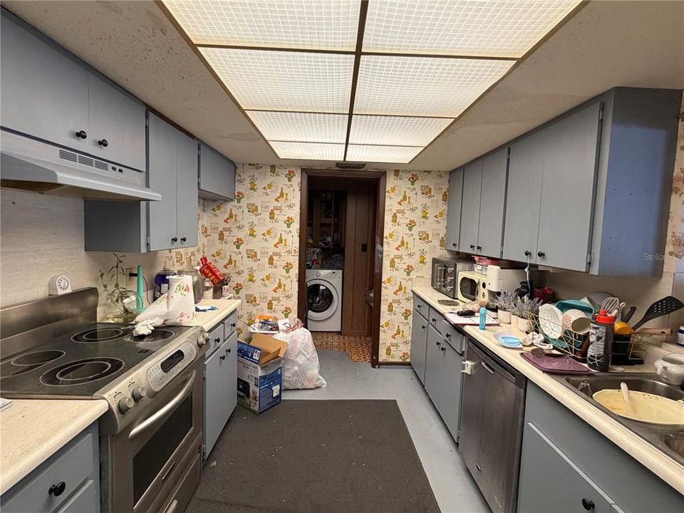 Под контрактом: $199,000 (2 спален, 2 ванн, 1615 Квадратных фут)