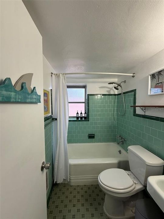 For Sale: $3,250,000 (5 beds, 3 baths, 2028 Square Feet)