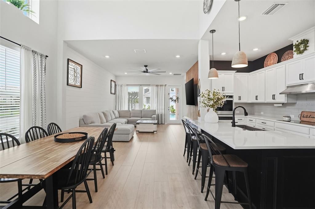 Activo con contrato: $625,000 (5 camas, 3 baños, 2415 Pies cuadrados)