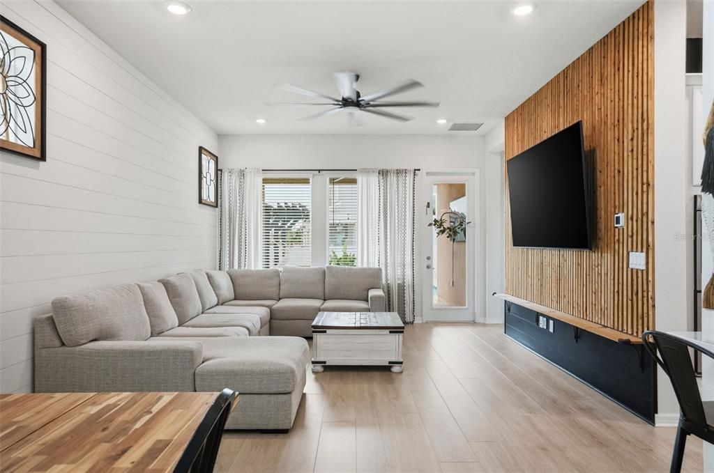 Activo con contrato: $625,000 (5 camas, 3 baños, 2415 Pies cuadrados)