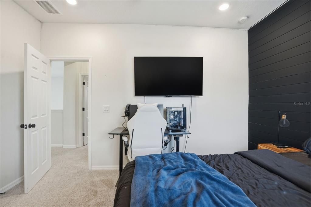 Activo con contrato: $625,000 (5 camas, 3 baños, 2415 Pies cuadrados)
