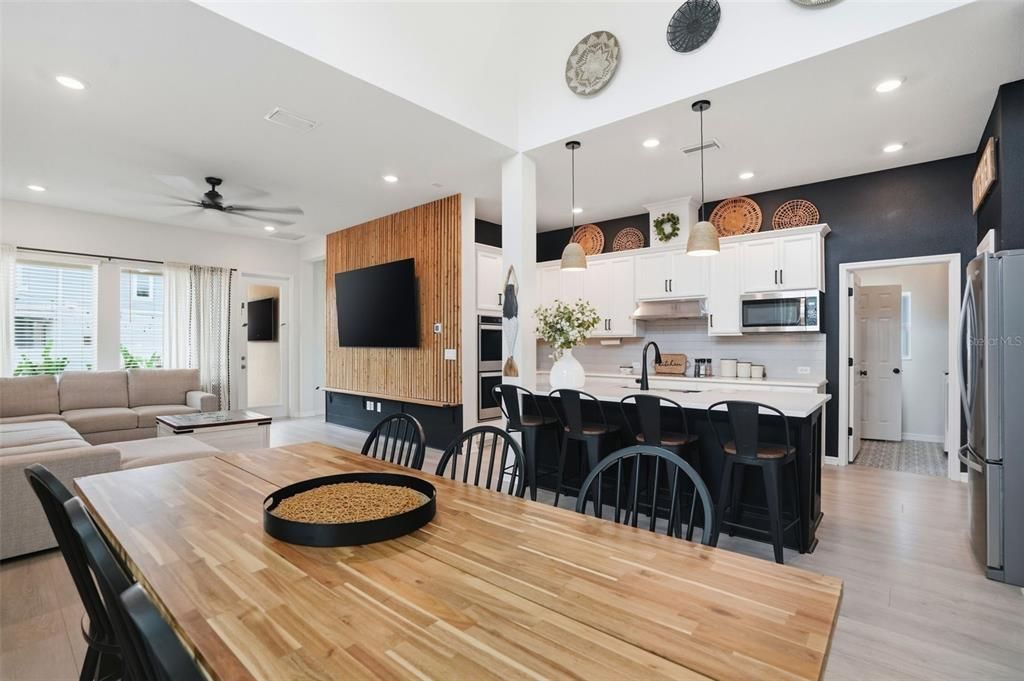 Activo con contrato: $625,000 (5 camas, 3 baños, 2415 Pies cuadrados)