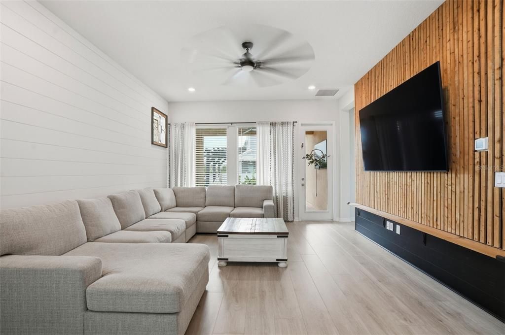 Activo con contrato: $625,000 (5 camas, 3 baños, 2415 Pies cuadrados)