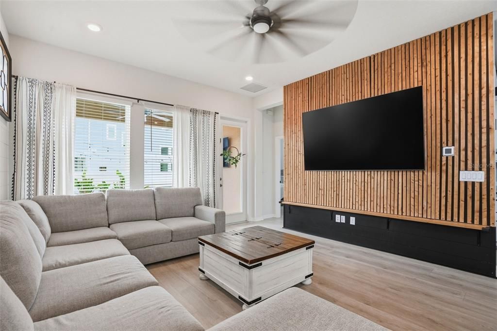 Activo con contrato: $625,000 (5 camas, 3 baños, 2415 Pies cuadrados)