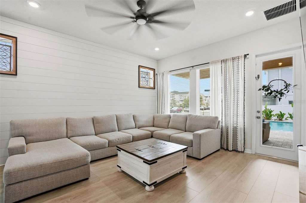 Activo con contrato: $625,000 (5 camas, 3 baños, 2415 Pies cuadrados)