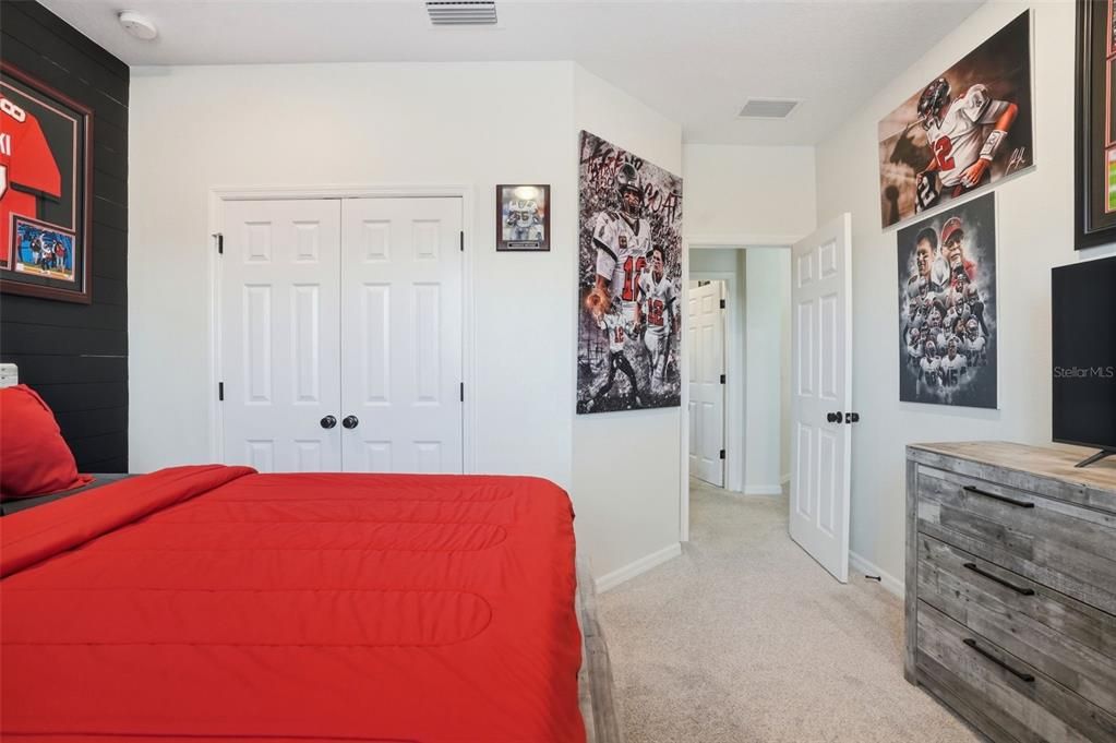 Activo con contrato: $625,000 (5 camas, 3 baños, 2415 Pies cuadrados)