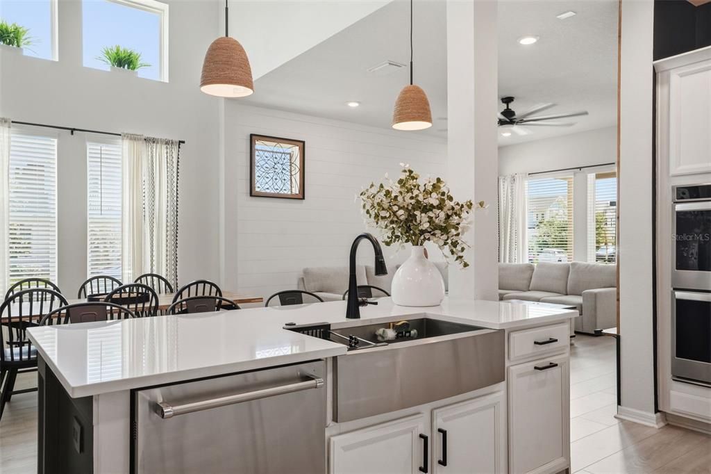 Activo con contrato: $625,000 (5 camas, 3 baños, 2415 Pies cuadrados)