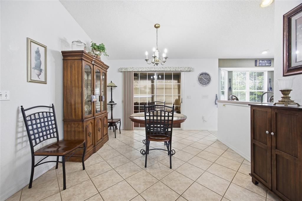Active With Contract: $184,900 (2 beds, 2 baths, 1119 Square Feet)