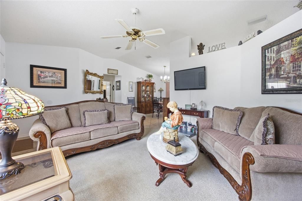 Active With Contract: $184,900 (2 beds, 2 baths, 1119 Square Feet)